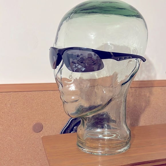 Men’s Sporty Designer Sunglasses - Picture 2 of 6